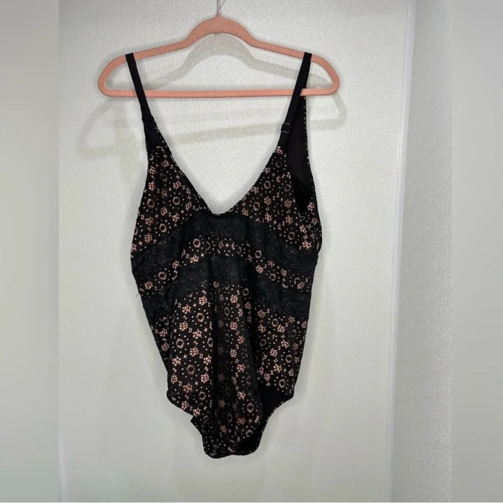 Swimsuits For All Black and White Patterned One-Piece - Picture 3 of 6